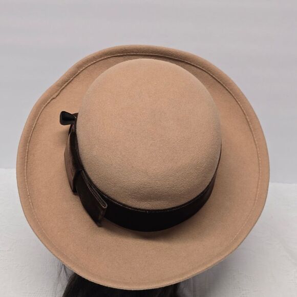 VINTAGE BETMAR Classics Biege Wool Felt Fedora Hat Dark Brown Bow Accent Derby main image 5